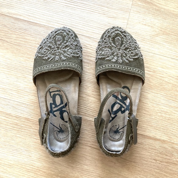 OTBT 6.5 Kalamazoo Taupe Closed Toe All Day Comfort Shoes - Picture 4 of 12